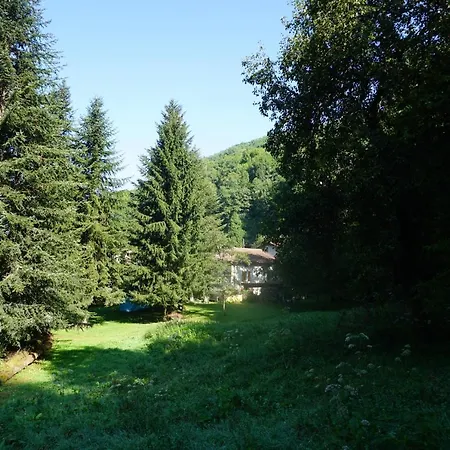 Le Pidro - A Family House With Private Stream And Woodland Feriehus *