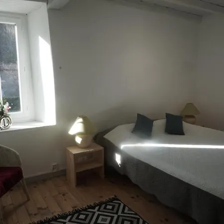 Le Pidro - A Family House With Private Stream And Woodland Feriehus *
