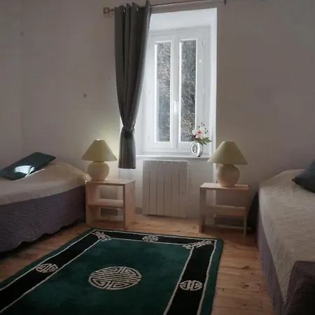 Le Pidro - A Family House With Private Stream And Woodland Feriehus *