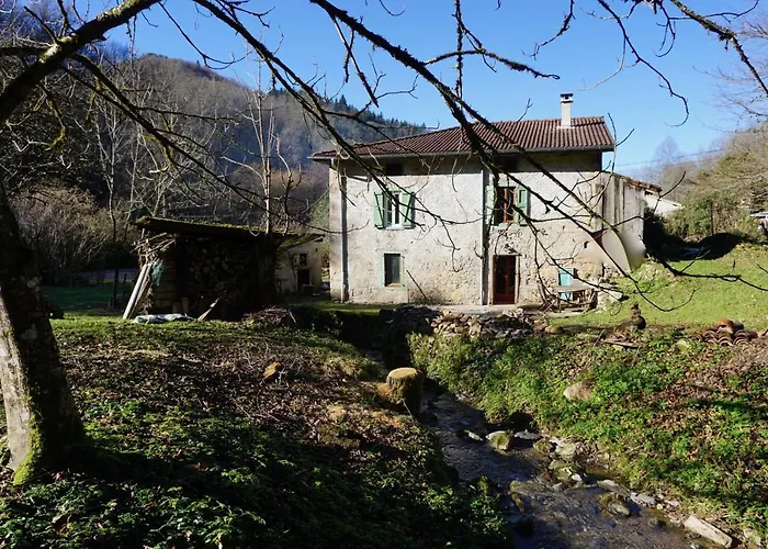 Le Pidro - A Family House With Private Stream And Woodland